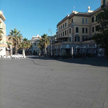 Appartement Attico Con Terrazza In Via Dei Traghetti à Ostie Extérieur photo