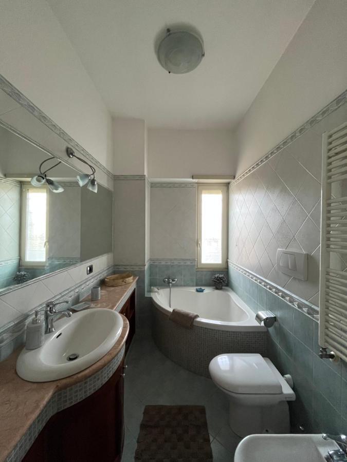 Appartement Attico Con Terrazza In Via Dei Traghetti à Ostie Extérieur photo