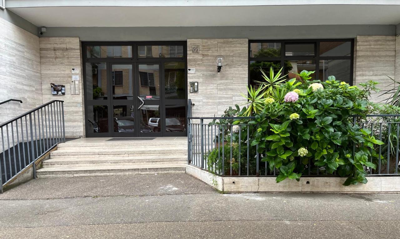 Appartement Attico Con Terrazza In Via Dei Traghetti à Ostie Extérieur photo